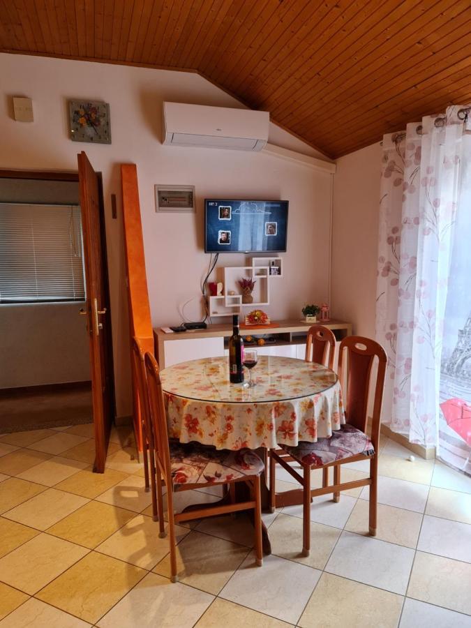 Diana Apartman Brsec Luaran gambar