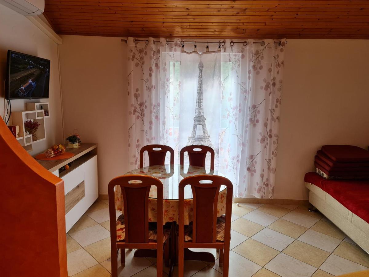 Diana Apartman Brsec Luaran gambar